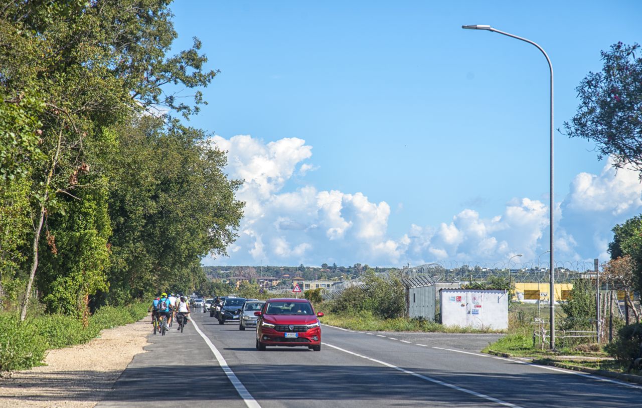 Pedala, che Enea ti guarda (e magari sorride)